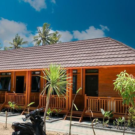 Mandalika Queen Hostel Kuta  エクステリア 写真