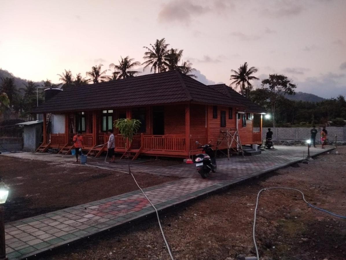 Mandalika Queen Hostel Kuta  エクステリア 写真