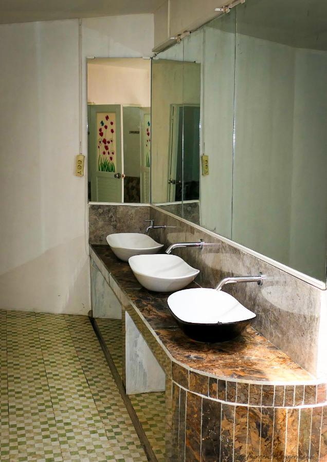 Mandalika Queen Hostel Kuta  エクステリア 写真