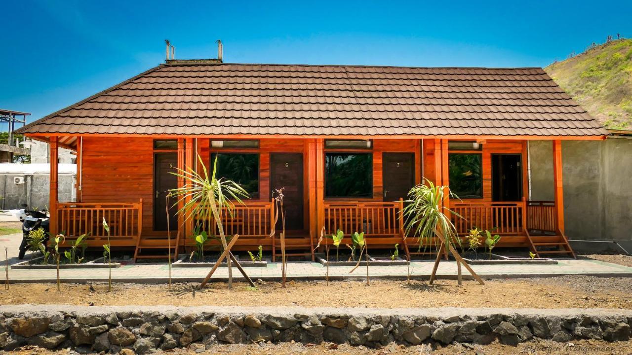 Mandalika Queen Hostel Kuta  エクステリア 写真